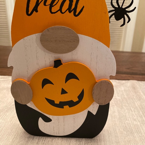 Trick or Treat Gnome & Give Thanks Gnome Signs - Picture 5 of 16